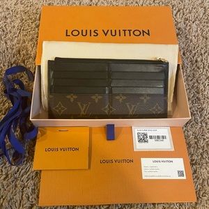Louis Vuitton slim purse